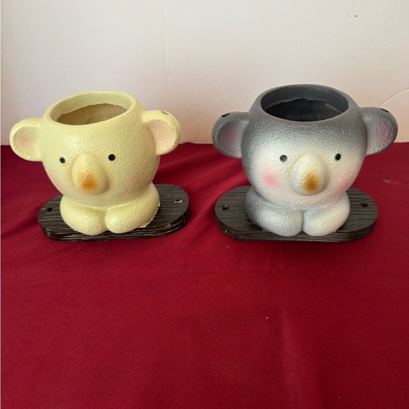 Unique/Whimiscal TWO Smilling Koala Flower Pot /Swing Resin Planters - Picture 2 of 14